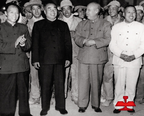 1959年毛澤東同志親切接見全國著名勞動(dòng)模范、鞍鋼老英雄孟泰