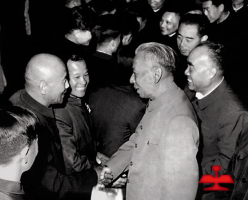 1959年毛澤東同志親切接見全國著名勞動(dòng)模范、鞍鋼老英雄孟泰