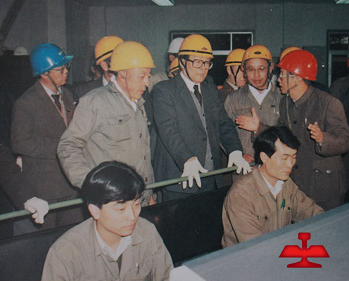1959年毛澤東同志親切接見全國著名勞動(dòng)模范、鞍鋼老英雄孟泰