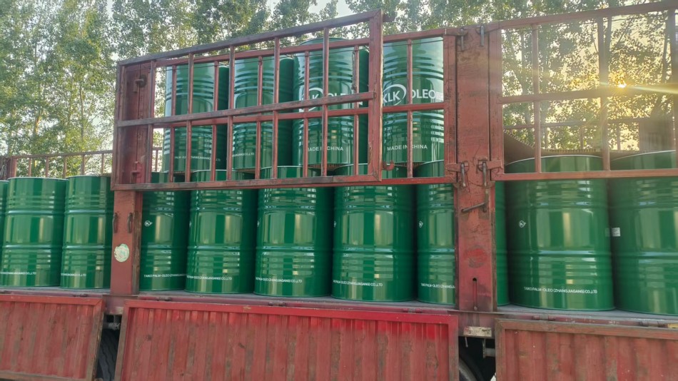 泰柯甘油出貨現(xiàn)場(chǎng).jpg