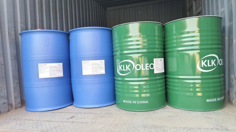 進口食品級甘油和國產食品級甘油外包裝的兩種.jpg 進口食品級甘油和國產食品級甘油外包裝的兩種.jpg