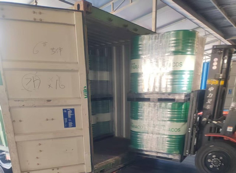 進口食品級白油卸貨現場.jpg 進口食品級白油卸貨現場.jpg